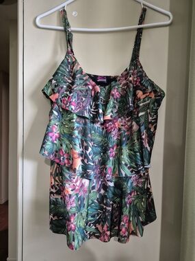 Vtg.Tropical Floral Ruffle Tankini Swimsuit Top in Green/Pink, Size L